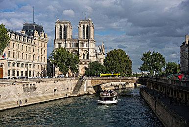 类魂肉鸽游戏《死亡教堂》迎大更新 75折限时开启